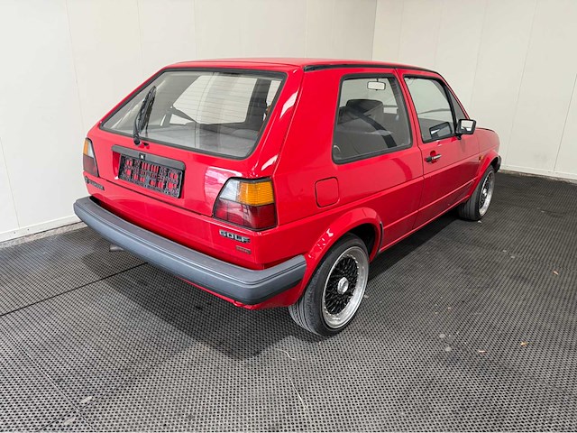 Volkswagen - golf - oldtimer - 1987 - afbeelding 2 van  33