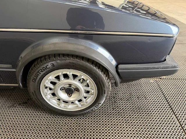Volkswagen - golf 1 - cabriolet - oldtimer - 1985 - afbeelding 35 van  42