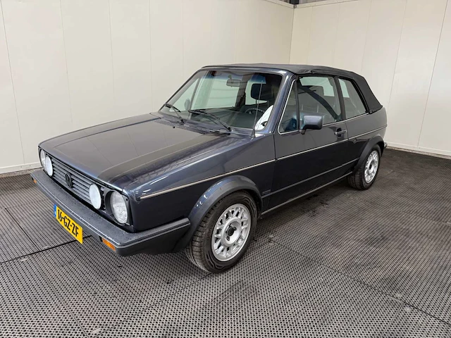 Volkswagen - golf 1 - cabriolet - oldtimer - 1985 - afbeelding 34 van  42