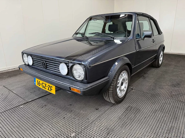 Volkswagen - golf 1 - cabriolet - oldtimer - 1985 - afbeelding 40 van  42