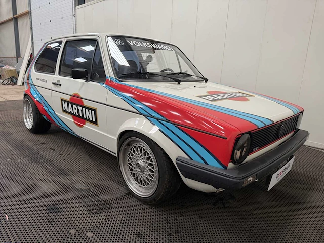 Volkswagen - golf 1 - martini uitgevoerd - oldtimer - 1983 - afbeelding 2 van  34