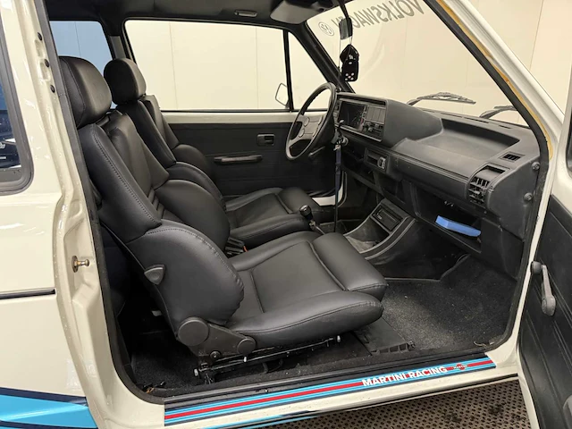 Volkswagen - golf 1 - martini uitgevoerd - oldtimer - 1983 - afbeelding 11 van  34