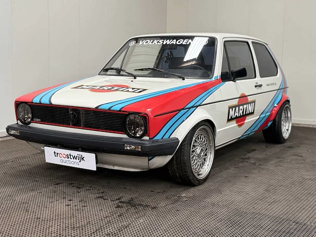 Volkswagen - golf 1 - martini uitgevoerd - oldtimer - 1983 - afbeelding 1 van  34