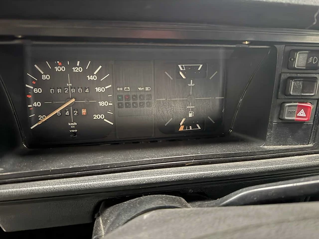 Volkswagen - golf 1 - martini uitgevoerd - oldtimer - 1983 - afbeelding 15 van  34