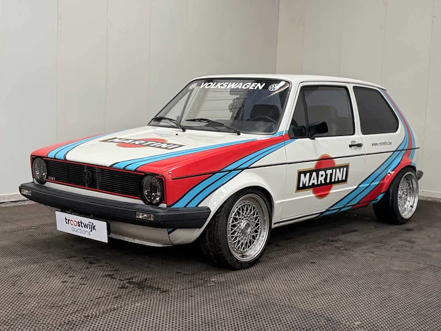 Volkswagen - golf 1 - martini uitgevoerd - oldtimer - 1983 - afbeelding 12 van  34