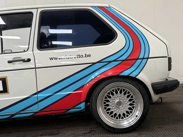 Volkswagen - golf 1 - martini uitgevoerd - oldtimer - 1983 - afbeelding 25 van  34