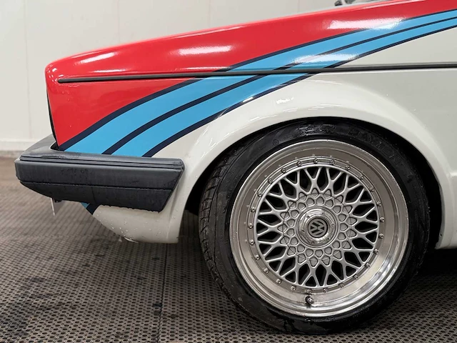 Volkswagen - golf 1 - martini uitgevoerd - oldtimer - 1983 - afbeelding 26 van  34