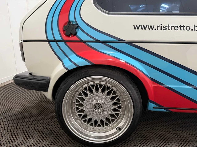 Volkswagen - golf 1 - martini uitgevoerd - oldtimer - 1983 - afbeelding 28 van  34