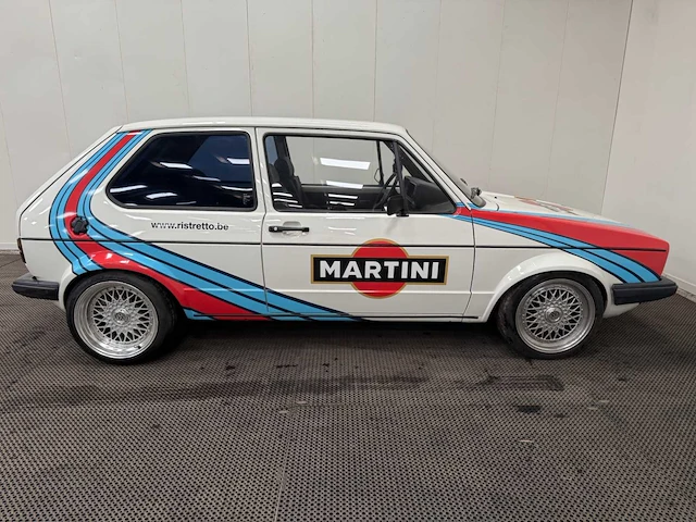 Volkswagen - golf 1 - martini uitgevoerd - oldtimer - 1983 - afbeelding 34 van  34