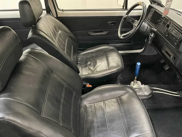 Volkswagen - golf 1- 2.0 16v - oldtimer - afbeelding 15 van  36