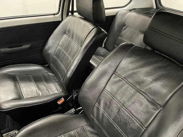 Volkswagen - golf 1- 2.0 16v - oldtimer - afbeelding 17 van  36