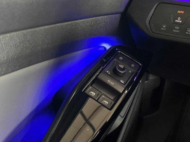 Volkswagen - id.4 - pro advantage 77 kwh - personenauto - afbeelding 2 van  22