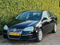 Volkswagen - jetta - 1.6 fsi comfortline - 82-xf-vr - 2007 - nap