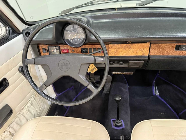 Volkswagen - kever - cabriolet - oldtimer - 1979 - afbeelding 14 van  44