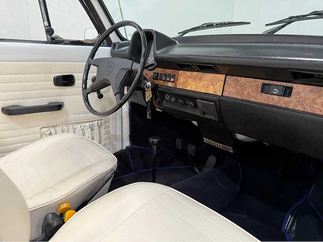 Volkswagen - kever - cabriolet - oldtimer - 1979 - afbeelding 15 van  44