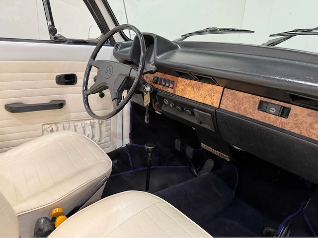 Volkswagen - kever - cabriolet - oldtimer - 1979 - afbeelding 16 van  44