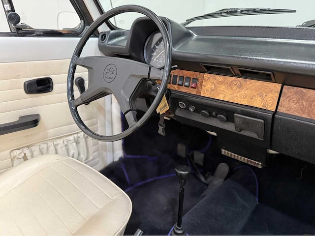 Volkswagen - kever - cabriolet - oldtimer - 1979 - afbeelding 17 van  44