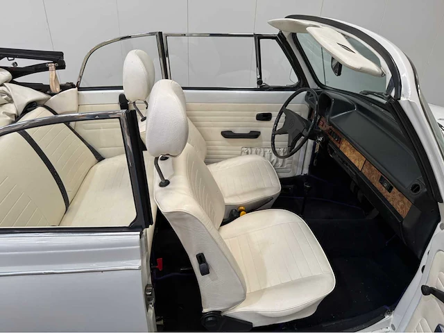 Volkswagen - kever - cabriolet - oldtimer - 1979 - afbeelding 20 van  44