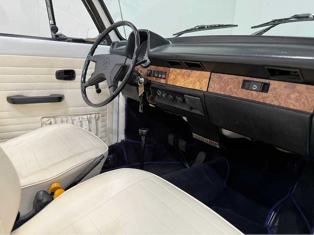 Volkswagen - kever - cabriolet - oldtimer - 1979 - afbeelding 21 van  44