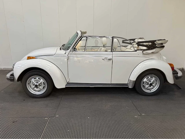 Volkswagen - kever - cabriolet - oldtimer - 1979 - afbeelding 42 van  44