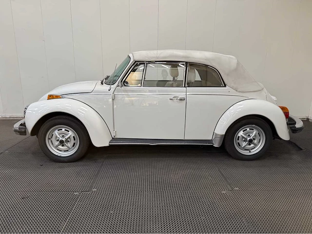 Volkswagen - kever - cabriolet - oldtimer - 1979 - afbeelding 43 van  44