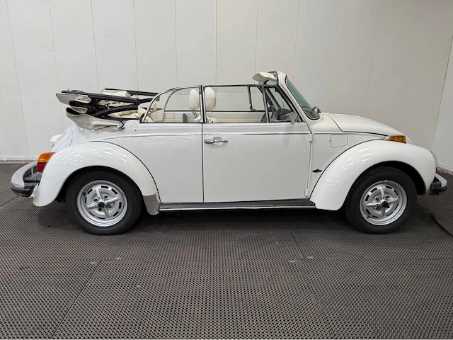 Volkswagen - kever - cabriolet - oldtimer - 1979 - afbeelding 44 van  44