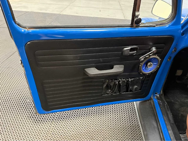 Volkswagen - kever - oldtimer - 1983 - afbeelding 5 van  27