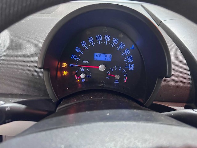 Volkswagen - new beetle cabriolet - 2.0 - 24-lr-fj - afbeelding 2 van  15