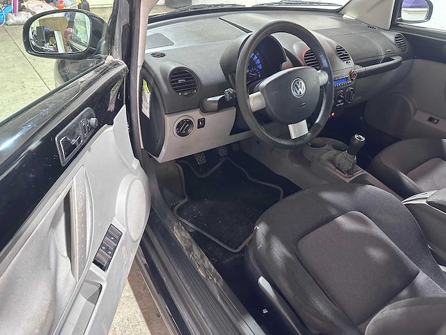 Volkswagen - new beetle cabriolet - 2.0 - 24-lr-fj - afbeelding 13 van  15