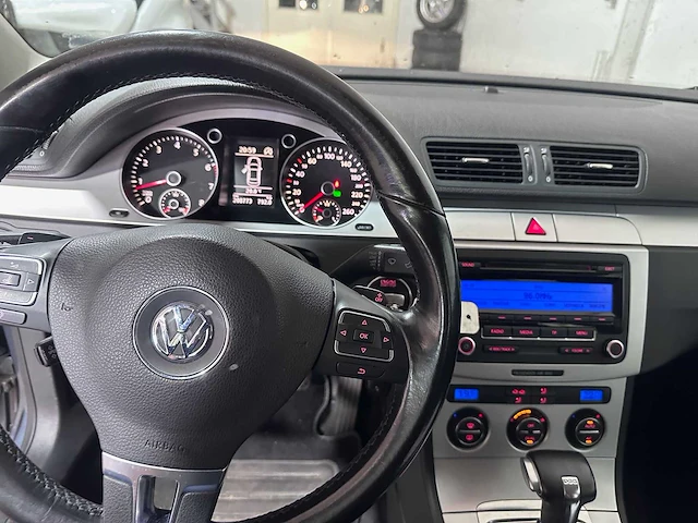 Volkswagen - passat - 1.4 tsi automaat comfl. bluem - 98-kpf-9 - afbeelding 2 van  20