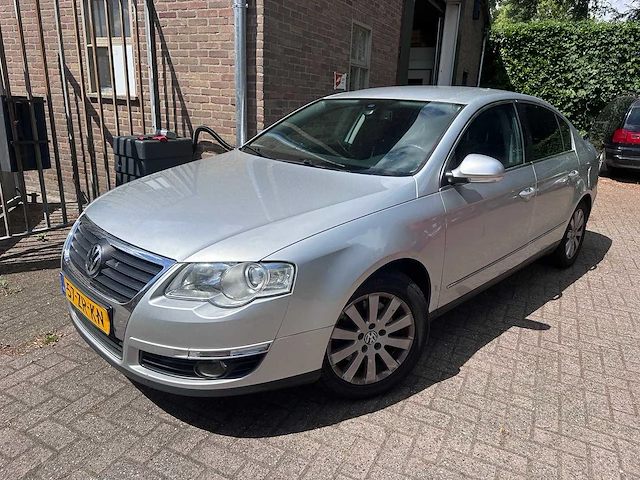 Volkswagen - passat - 1.8 tfsi dsg comfortline - 57-zr-kn - afbeelding 1 van  15