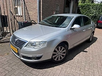Volkswagen - passat - 1.8 tfsi dsg comfortline - 57-zr-kn - afbeelding 1 van  15