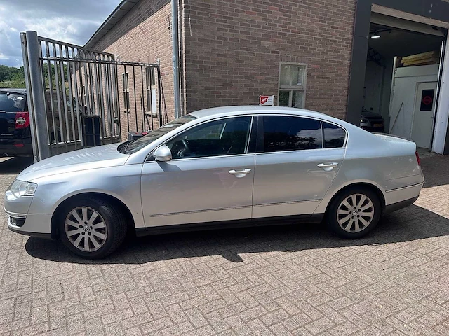 Volkswagen - passat - 1.8 tfsi dsg comfortline - 57-zr-kn - afbeelding 8 van  15