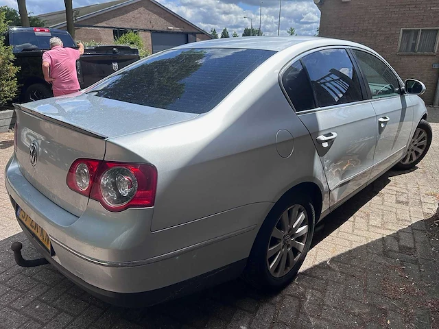 Volkswagen - passat - 1.8 tfsi dsg comfortline - 57-zr-kn - afbeelding 11 van  15