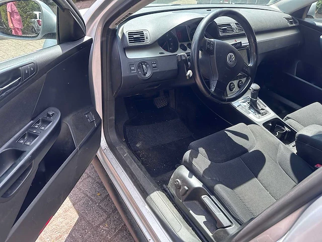 Volkswagen - passat - 1.8 tfsi dsg comfortline - 57-zr-kn - afbeelding 12 van  15