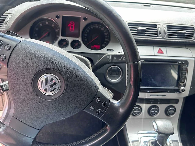 Volkswagen - passat - 1.8 tfsi dsg comfortline - 57-zr-kn - afbeelding 13 van  15