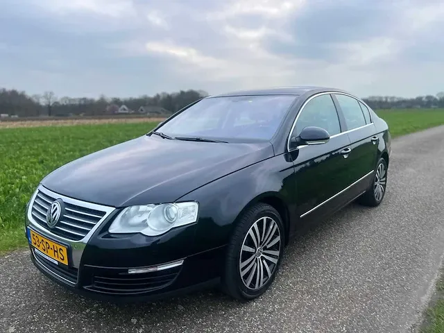 Volkswagen - passat - 3.2 v6 highline 4m - 53-sp-hs - 2006 - afbeelding 1 van  15