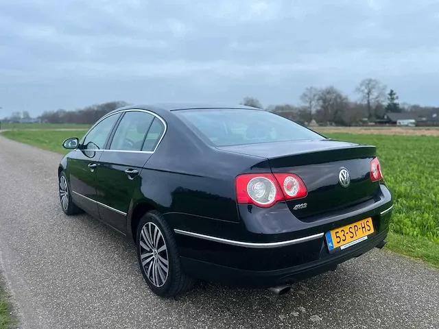 Volkswagen - passat - 3.2 v6 highline 4m - 53-sp-hs - 2006 - afbeelding 9 van  15