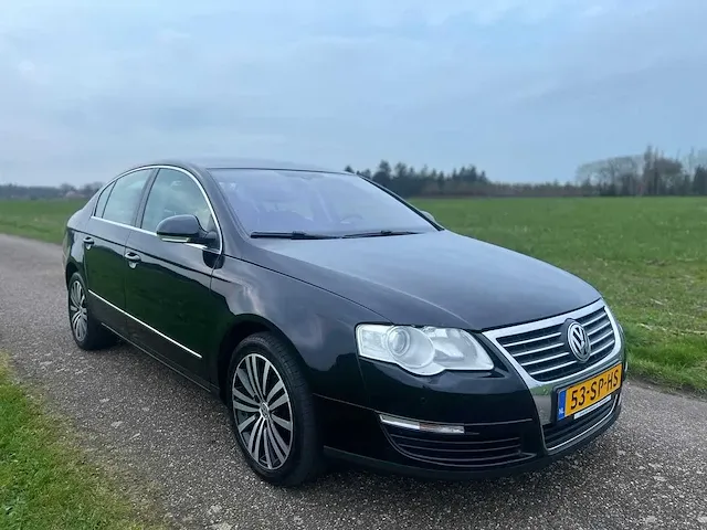 Volkswagen - passat - 3.2 v6 highline 4m - 53-sp-hs - 2006 - afbeelding 13 van  15