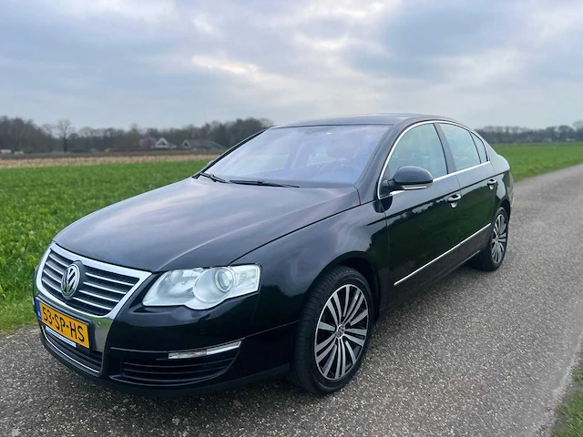 Volkswagen - passat - 3.2 v6 highline 4m - personenauto - 2006 - afbeelding 1 van  14