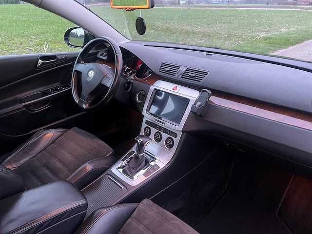 Volkswagen - passat - 3.2 v6 highline 4m - personenauto - 2006 - afbeelding 13 van  14