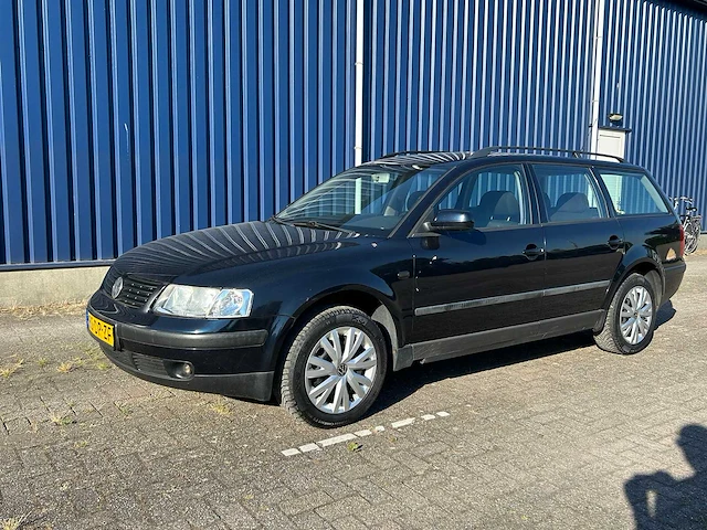 Volkswagen - passat variant - 1.8-5v trendline - personenauto - afbeelding 1 van  17