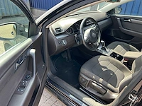 Volkswagen - passat variant - 2.0 tdi highline - personenauto - afbeelding 3 van  25