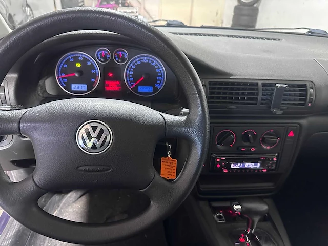 Volkswagen - passat variant - 2.0 trendline automaat - 78-gt-lr - afbeelding 18 van  19