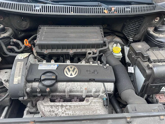 Volkswagen - polo - 1.4-16v comfortline - 01-hxs-8 - afbeelding 2 van  12