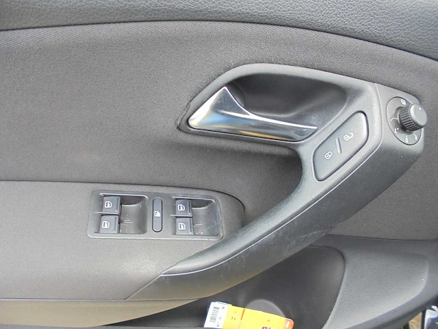 Volkswagen - polo - 1.4-16v trendline - glk-02-bo - 2010 - afbeelding 11 van  13