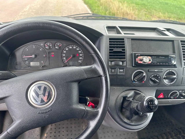 Volkswagen - t5 - kampeerwagen - 59-np-jh - afbeelding 2 van  18