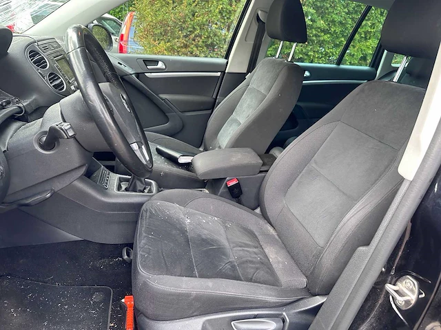 Volkswagen - tiguan - 1.4 tsi sport & style - car - afbeelding 15 van  19