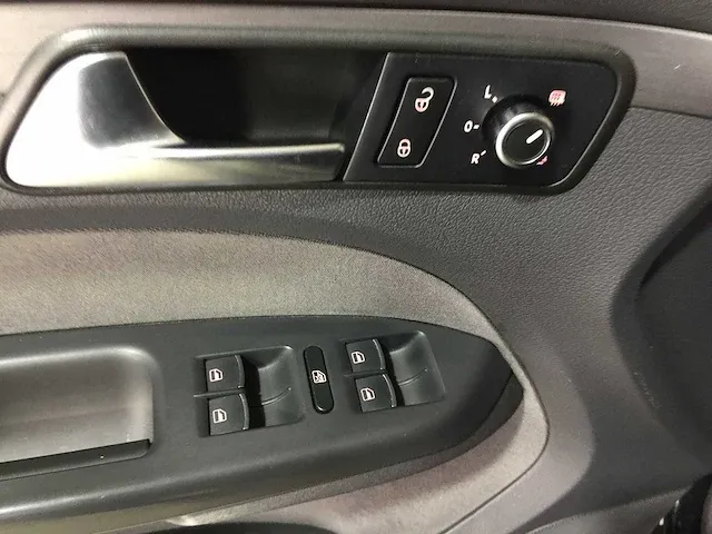 Volkswagen - touran - 1.6 tdi dsg comfortline - 56-rjj-9 - afbeelding 4 van  25
