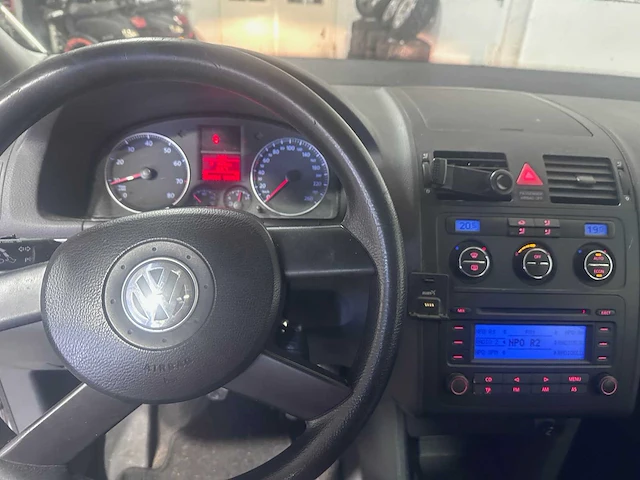 Volkswagen - touran - 2.0-16v fsi trendl. - 30-sn-nk - afbeelding 2 van  20